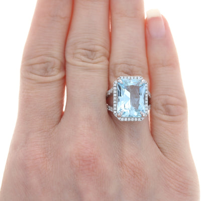 14 Karat White Gold Ring with Aquamarine, Sapphires and Diamonds for sale  at Pamono